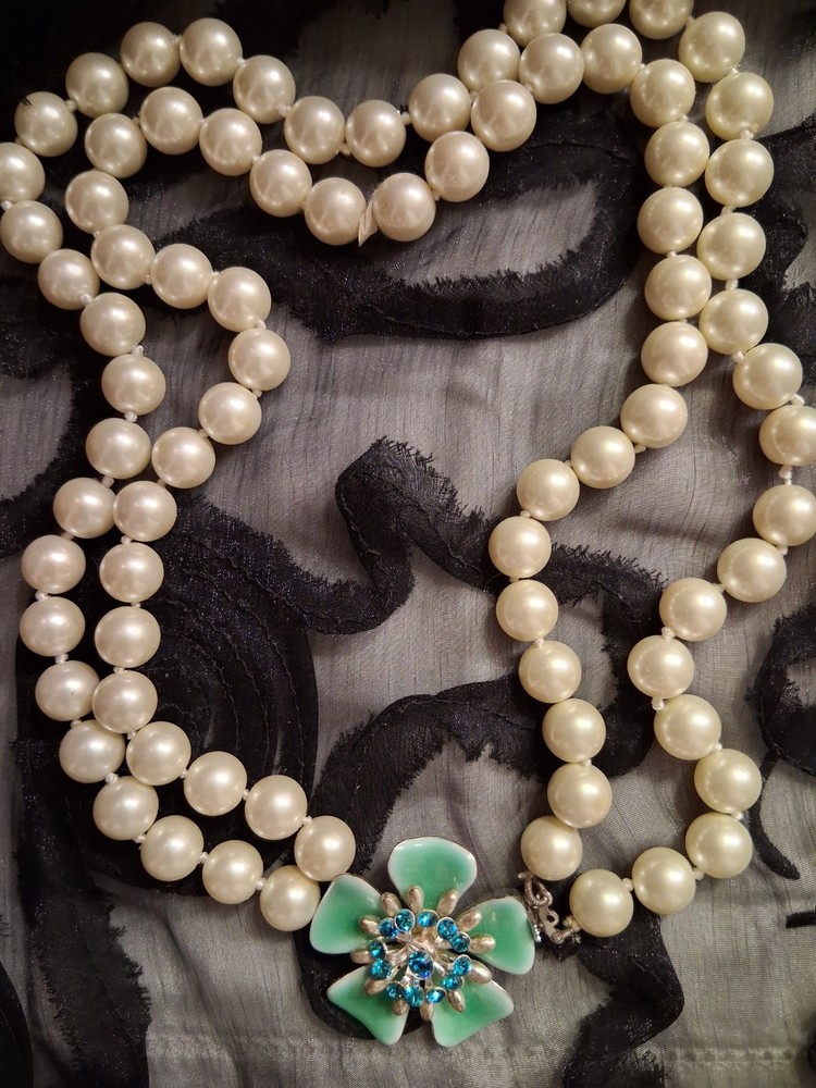 pearl necklace vintage