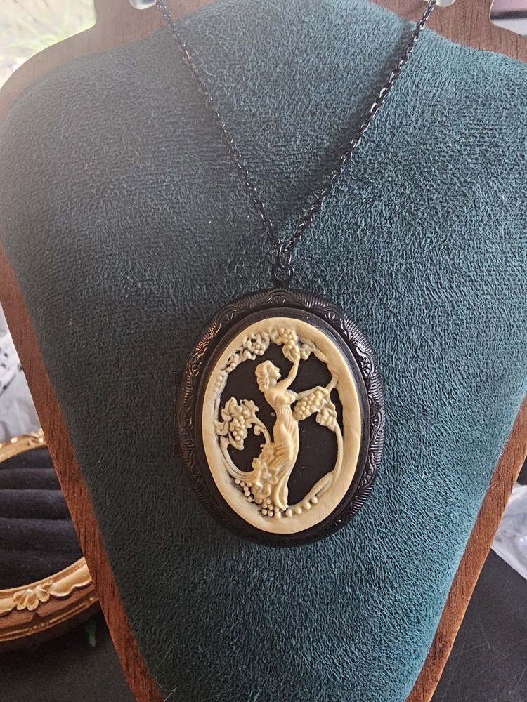 Vintage Cameo Locket Necklace New Old Stock