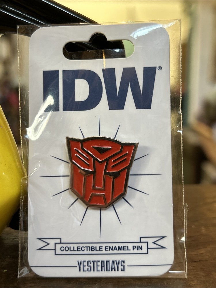 Yesterdays (SDCC) San Diego Comic con exclusive Pins Transformers Logo AutoBot