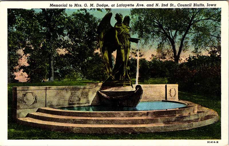 Postcard FOUNTAIN SCENE Council Bluffs Iowa IA a/01 AO7347