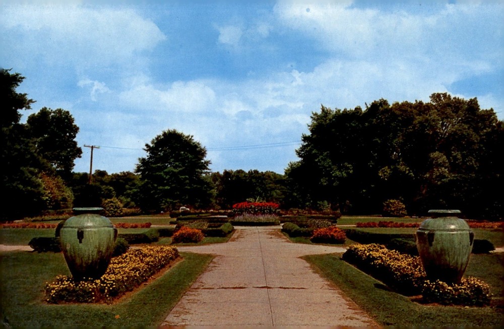 Formal Gardens, Overton Park, Memphis, Tennessee Postcard
