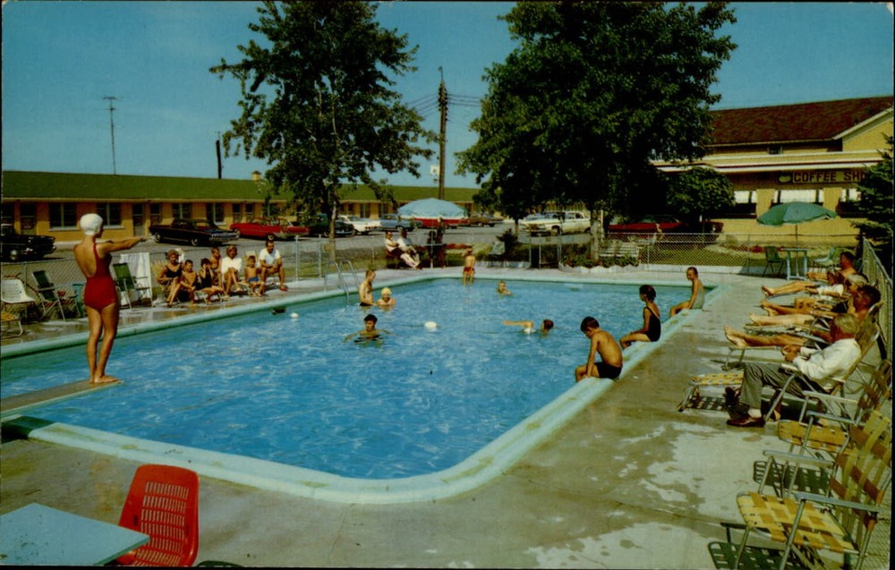 Niagara Falls Ontario Canada Detroit Motel pool 1960s cars unused postcard