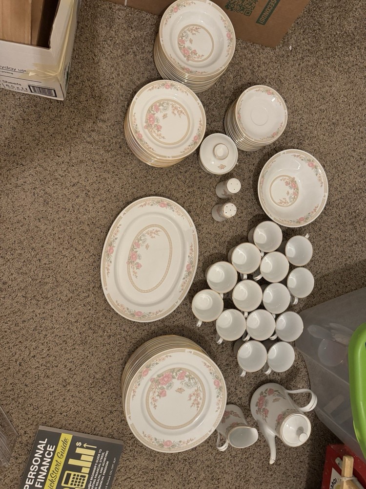 Elegant Fairfield Bone China Dinnerware Set  