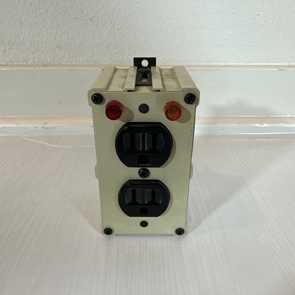 Tripp-Lite Isoblok 2-0 120V Diagnostic Surge Suppressor Noise Filter Outlet