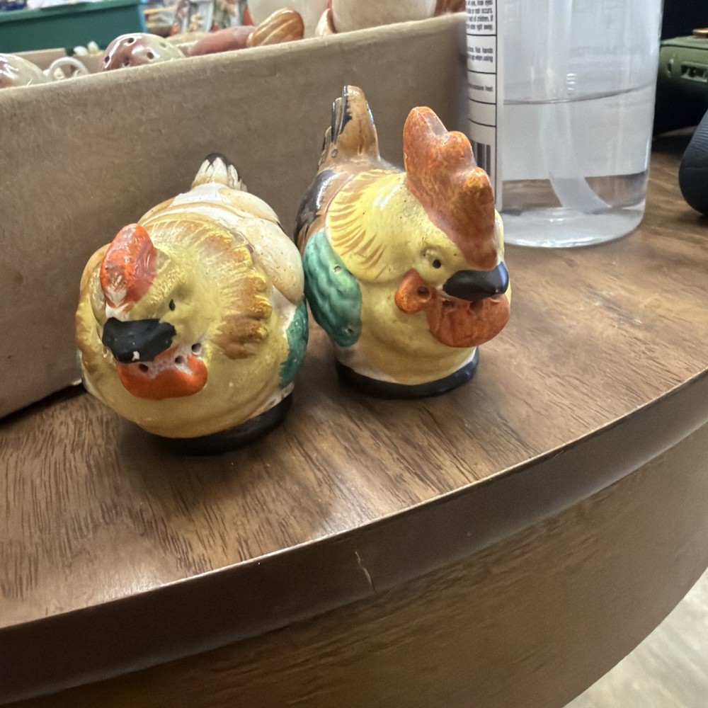 Vintage Salt and Pepper Shakers Rooster Chicken Hen Japan Ceramic S&P Set Used