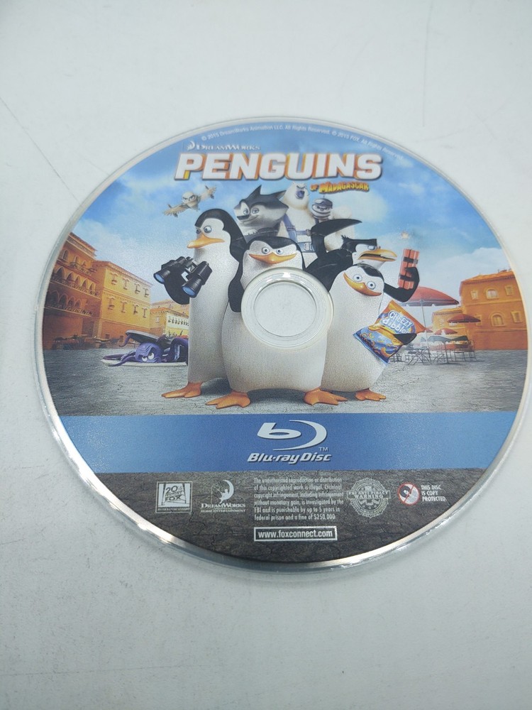 NEW PENGUINS OF MADAGASCAR (2014) - Blu-ray disc only in clear plastic envelope