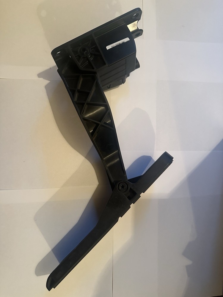 Damaged Freightliner M2, Cascadia Dual APS Accelerator Pedal - P/N A01-34090-000