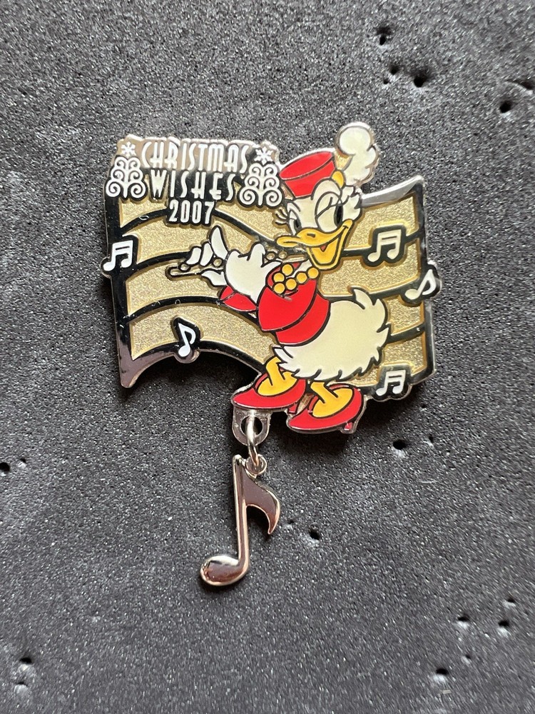 Disney Ambassador Hotel Christmas Wishes Daisy Novelty Pin Badge 2007