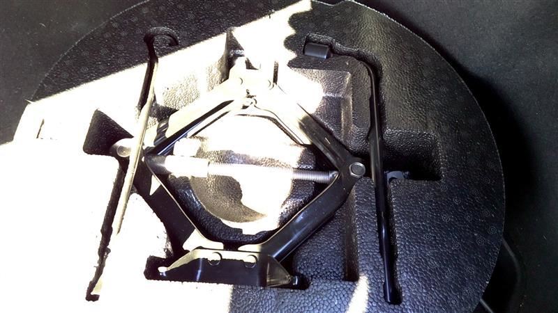 SONATA    2011 Jack 1037194531 NO FOAM TRAY NO SPARE TIRE