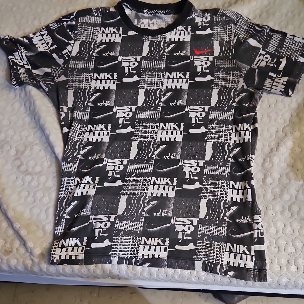 Nike Dri-FIT The Nike Tee Black White Men's M Graphic Logo Short Sleeve T-Shirt