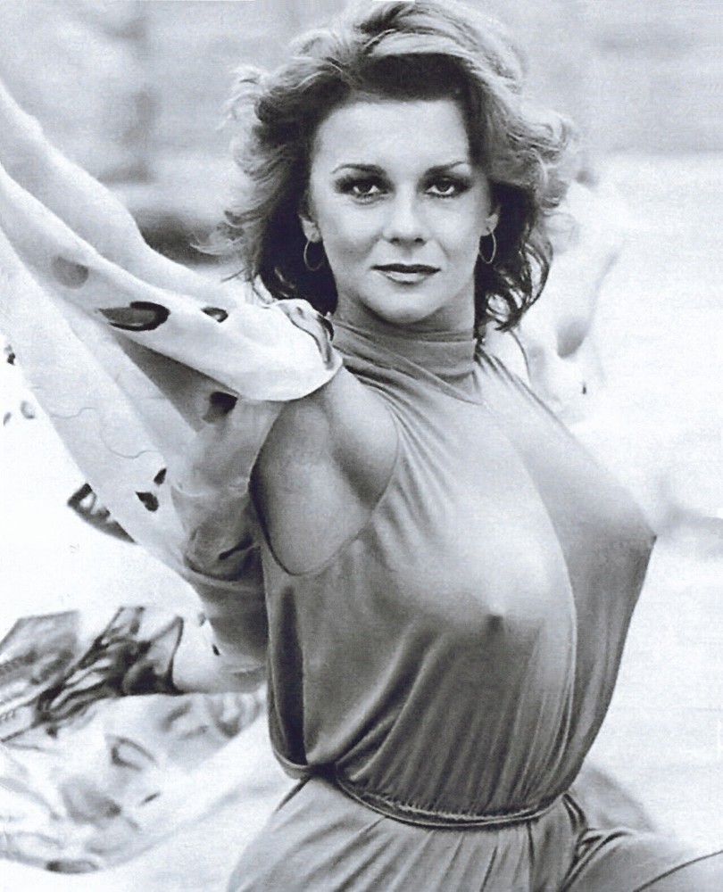 Ann Margret Black And White Smiling With No Bra 8x10 Picture Celebrity Print