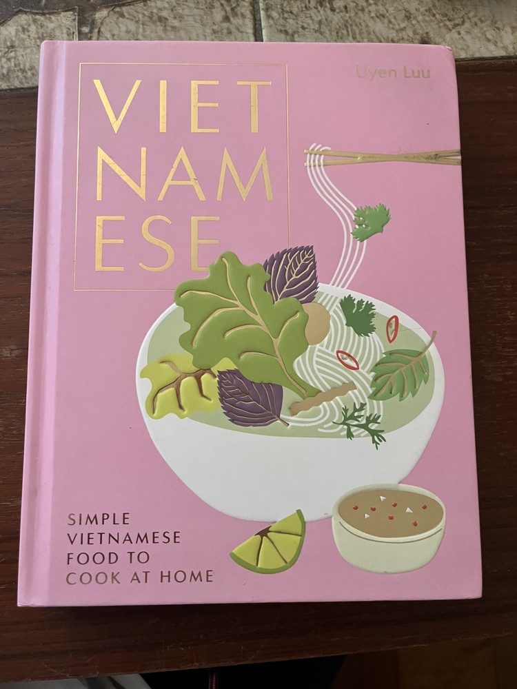 Vietnamese : Simple Vietnamese Food to Cook at Home by Uyen Luu (2021,...