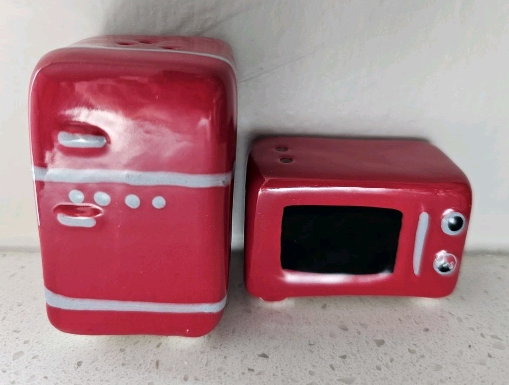 Cracker Barrel Mini Red Refrigerator & Microwave Salt & Pepper Shaker Set