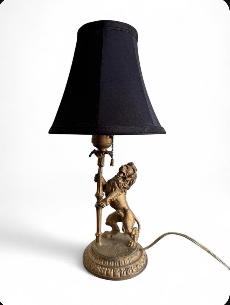 Vintage Ornate Hollywood Regency Gold Tone Lion Table Lamp
