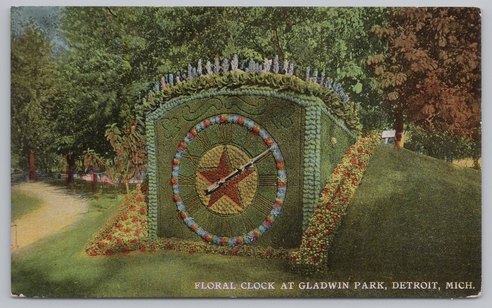 Detroit Michigan~Gladwin Park Floral Clock~Vintage Postcard