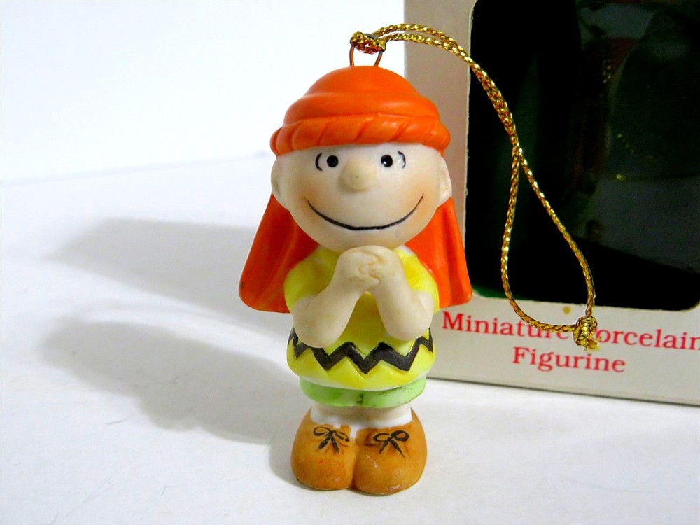 Snoopy Peanuts Charlie Brown Willitts Vintage Porcelain Christmas Ornament 1990