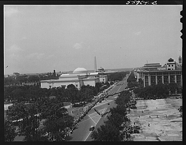 Photo:Washington DC 1930s National Mall parade Lincoln Memorial view