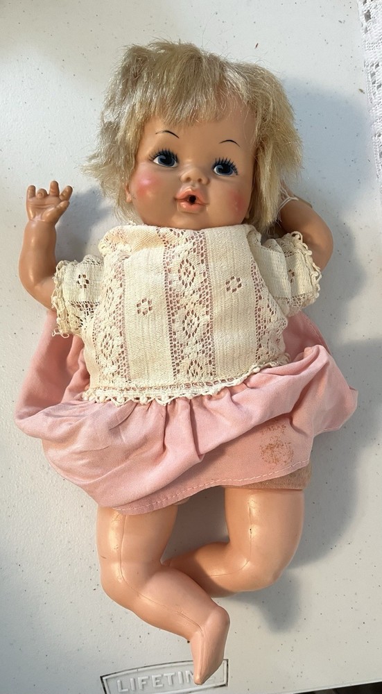 Vintage Musical  Baby doll GoldbergerEEGEE plays Brahms lullaby - WORKS!
