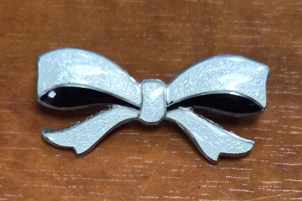 Antique 925 Sterling Silver & Guilloche Enamel Bow Lapel Pin / Brooch