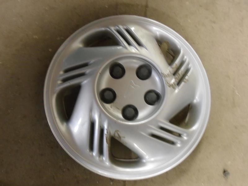94-96 Grand Prix Wheel Cover HubCap OEM 1021879 Replacement