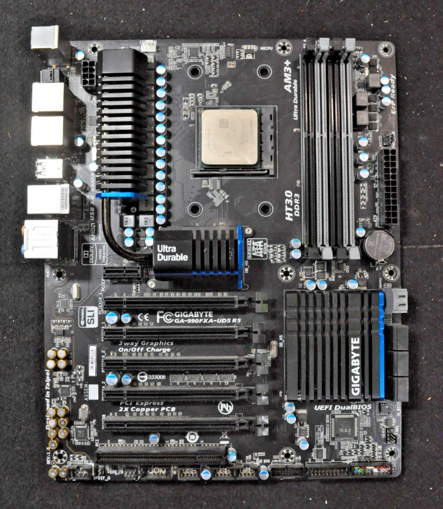 Gigabyte GA-990FXA-UD5 Motherboard w AM3+ FX-8370 NO RAM NO OS