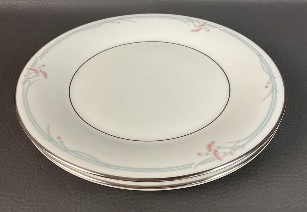 Set of 4 Royal Doulton Carnation H 5084 Salad Plates 8” England