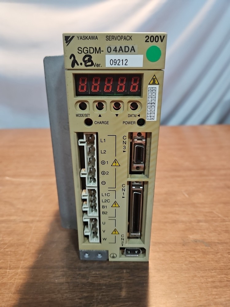 Yaskawa SGDM-04ADA ServoPack Servo Drive 1Ph 230V In 0.4kW 230V 2.8A 300Hz Out