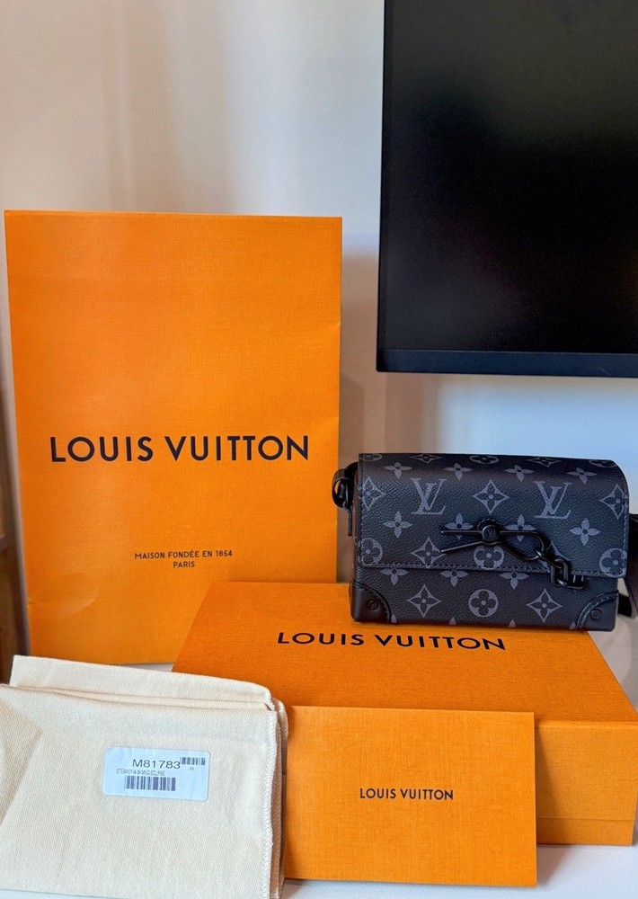LOUIS VUITTON Steamer Wallet Monogram Eclipse Luxury Unisex Retail $2000