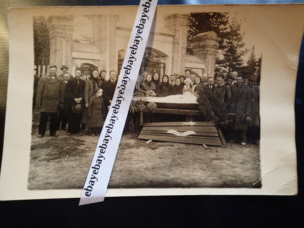 1930-s LADY POST MORTEM OPEN COFFIN NEAR GATE ORIGINAL VINTAGE PHOTO EUROPE