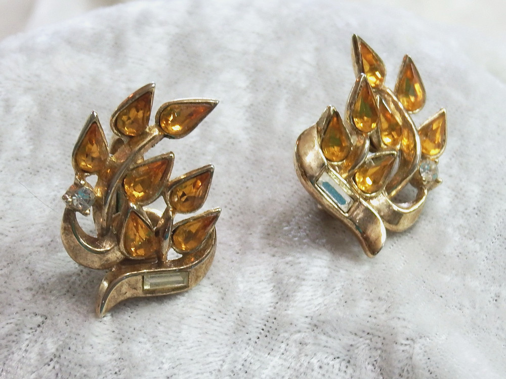 Vintage Crown Trifari Topaz Rhinestone Clip Back Earrings