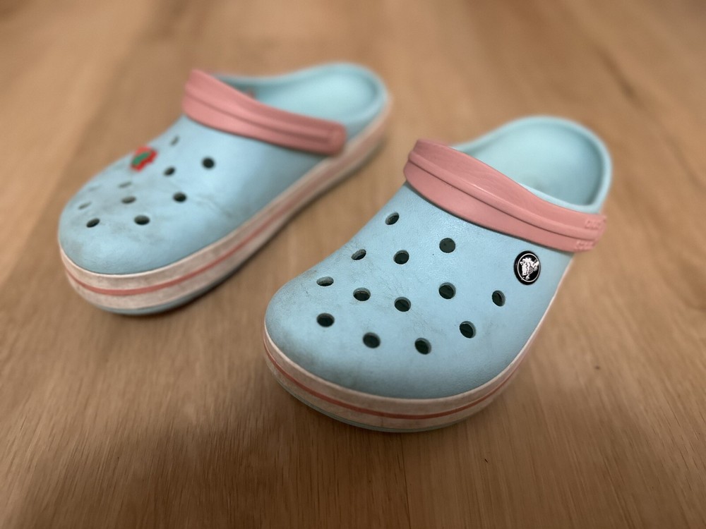 Crocs Womens Classic Blue and Pink Size 8