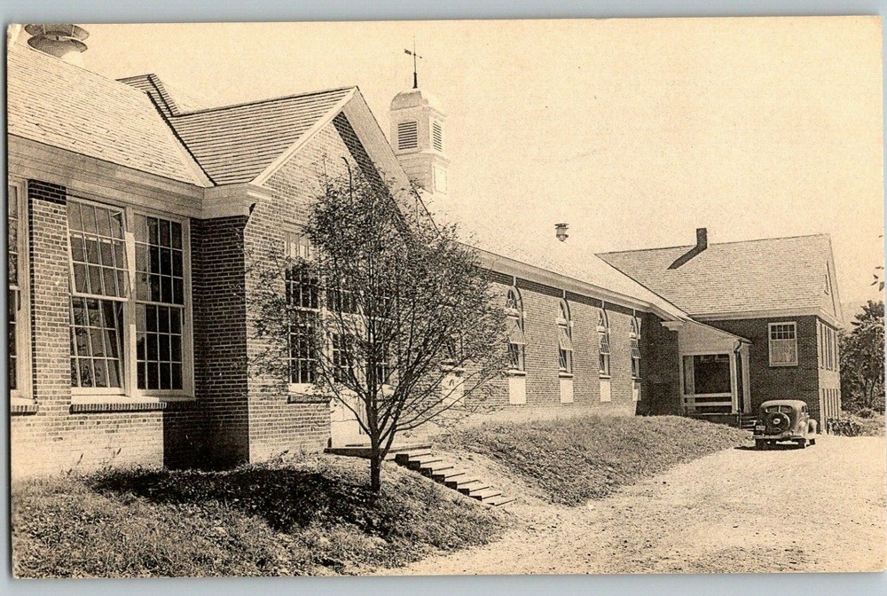 C1920 Postcard Arlington Memorial School Green Mountain Ed Arlington Vermont