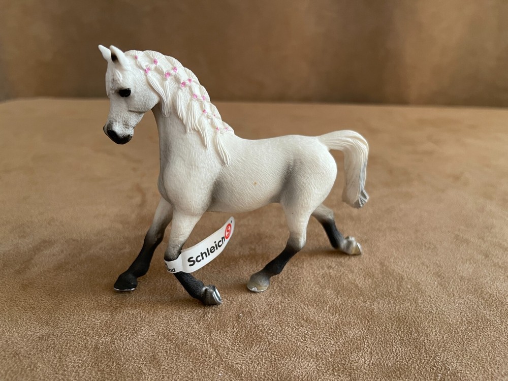 Schleich White Arabian Mare Horse 13761 Animal figure 2013 Retired Horse Club