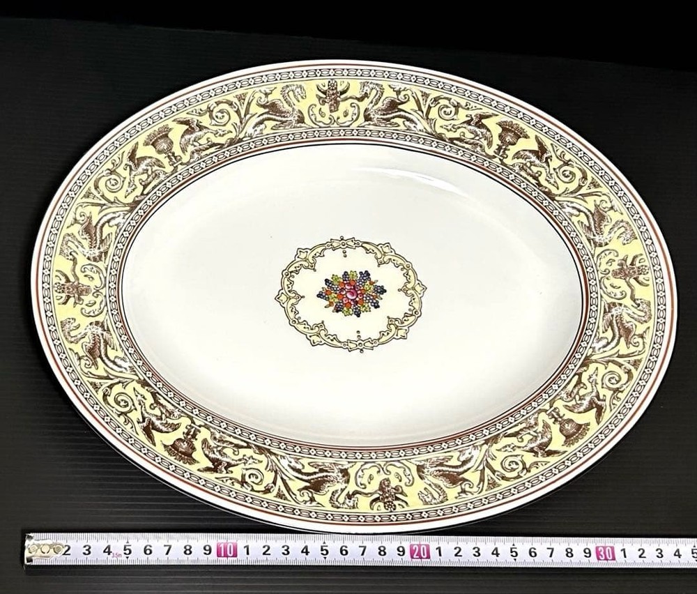 Wedgwood Florentine Brown Oval Plate Bone China Made in England Unused Rare