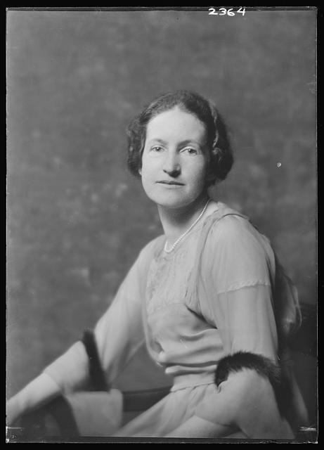 Photo:Wright, D., Miss, portrait photograph