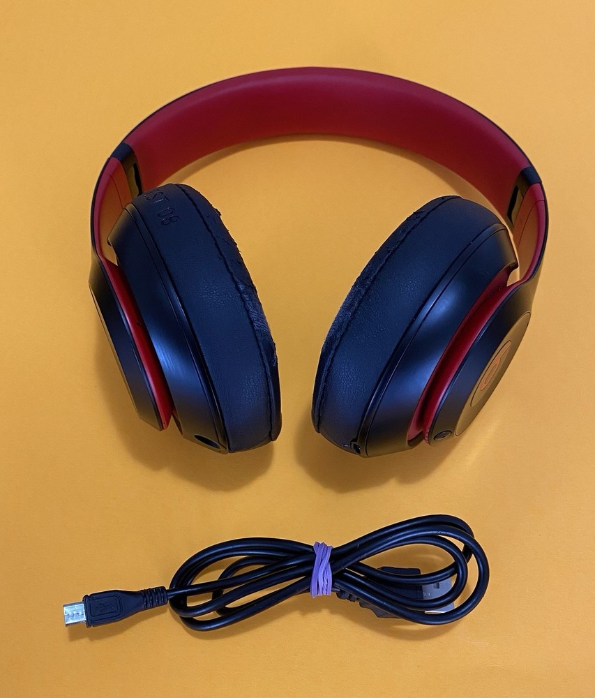 Beats Studio3 The beats Skyline Decade Collection Wireless Over-Ear Headphones