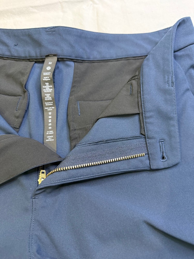 Lululemon Men's Size 32 Navy Blue Performance Golf Travel Leisure Bermuda Shorts