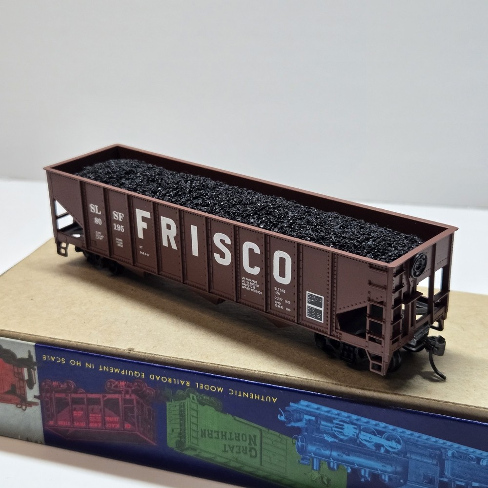 *Fully Assembled* Roundhouse HO-Scale 40' 3-Bay Rib Hopper 'FRISCO' 3225