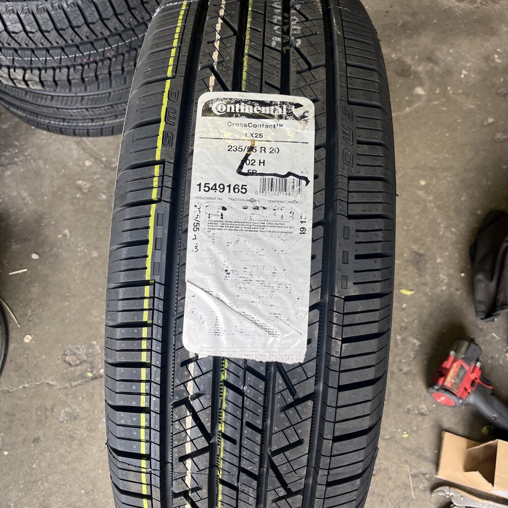 Continental CrossContact LX25 235/55R20 All-Season SUV Tire
