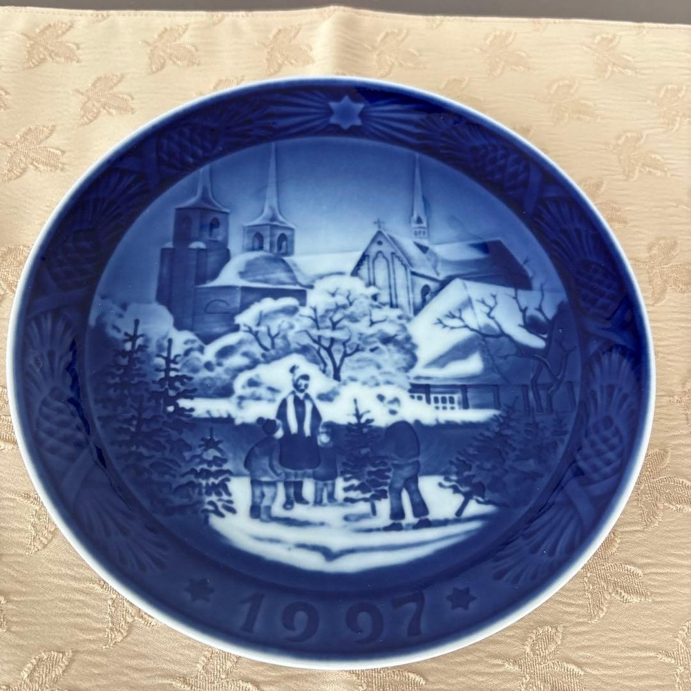 Royal Copenhagen 1997 Christmas Year Plate Used