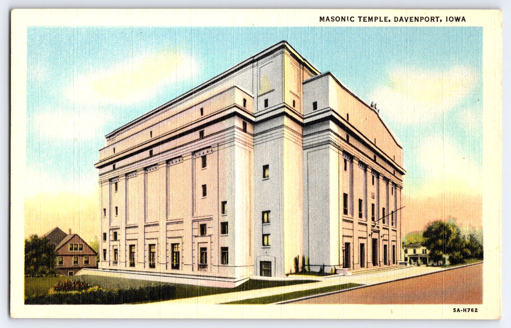 Davenport Iowa IA Masonic Temple Building Houses Vintage Linen Postcard