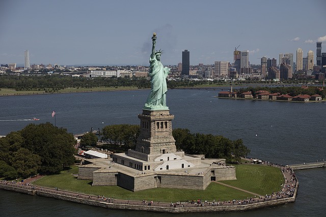 Photo:Liberty Island New York Statue of Liberty 2017 Harbor Skyline View