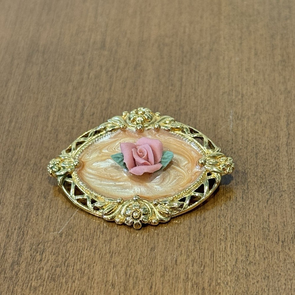 Vintage Avon 1989 Victoria Victorian Pink Rose Brooch Pin Gold Tone Cameo