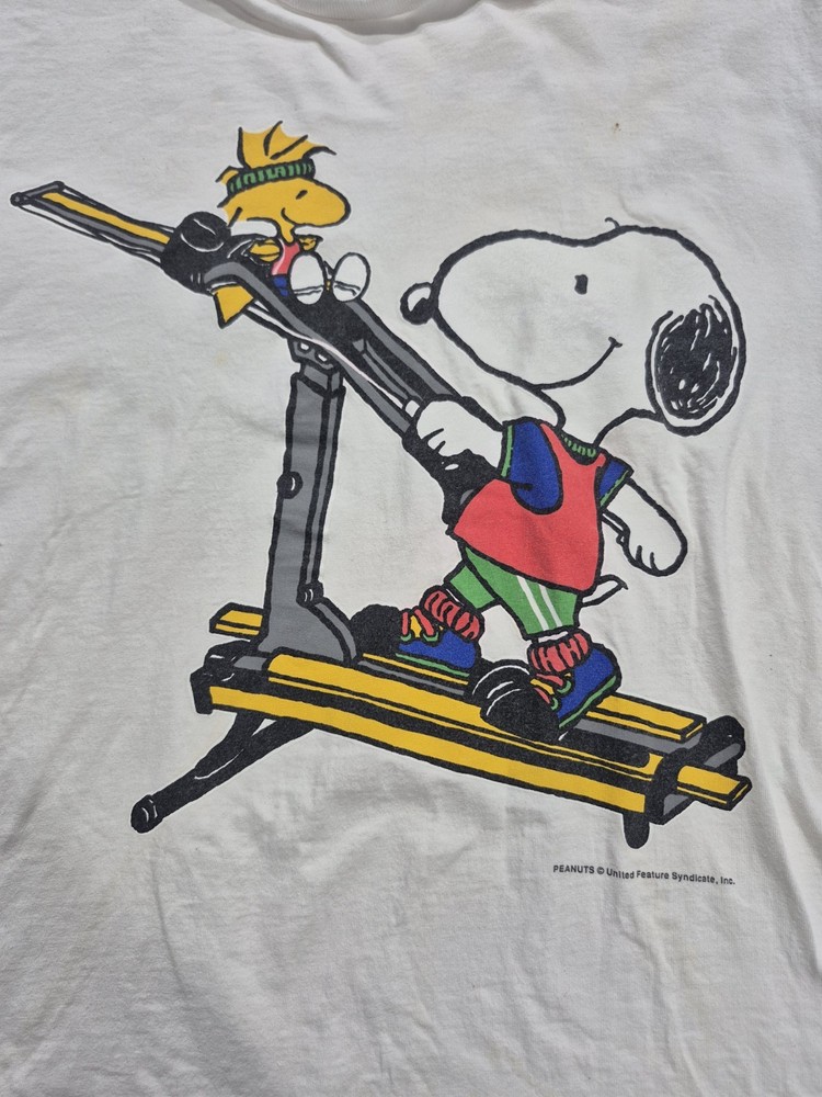 Vintage Peanuts Snoopy  Exercising Treadmill TShirt  L  Hanes Single Stitch