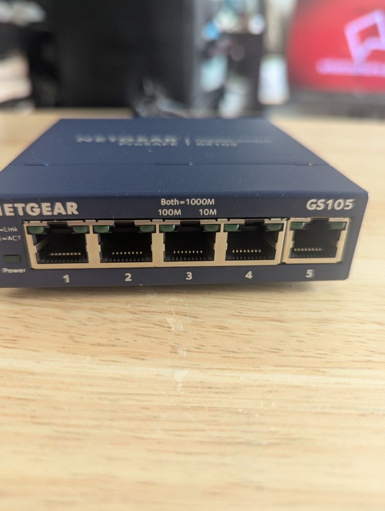 NETGEAR  ProSafe (FS105) 5-Ports External Switch