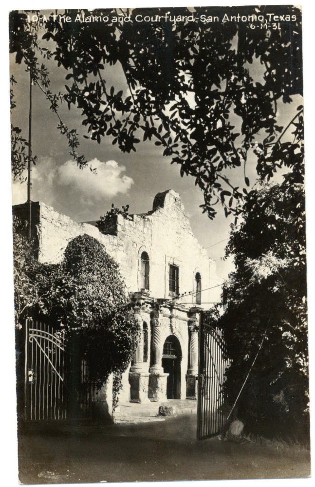 RPPC San Antonio Texas Alamo & Courtyard unused real photo vintage postcard