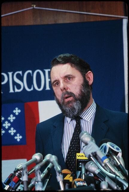 Photo:Terry Waite 1985 Episcopal Press Conference Microphones