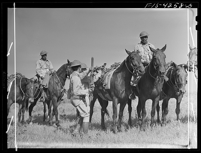 Fort Riley Kansas 1942 Cavalry Machine Gun Unit Dismounting Horses to Action