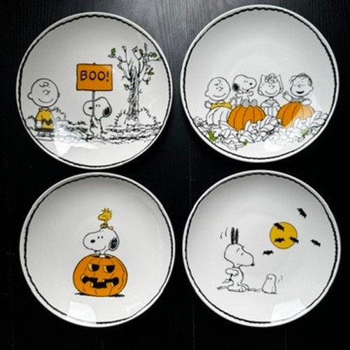 Pottery Barn Peanuts Halloween Plates - Set of 4 - Charlie Brown Snoopy