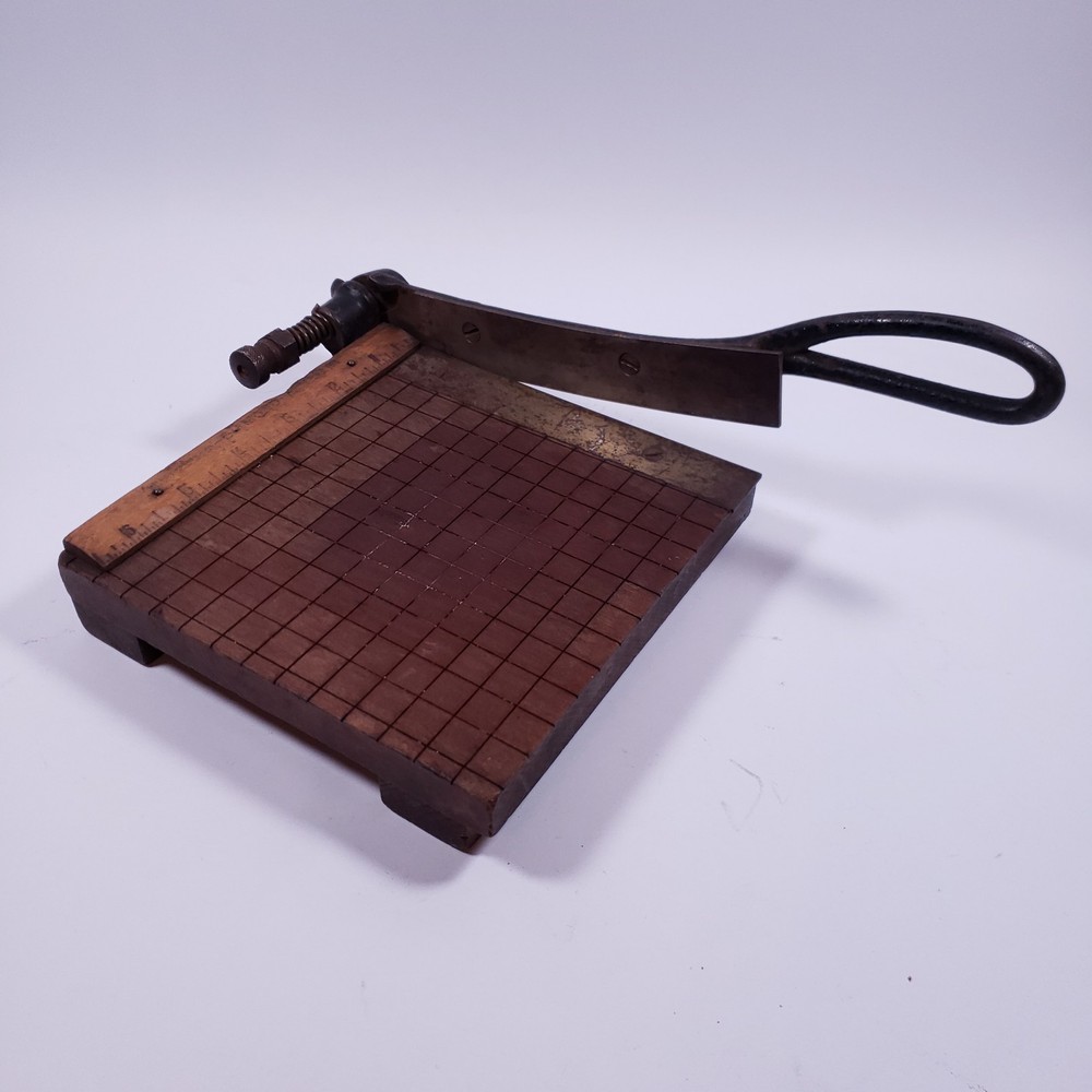 Antique MILTON BRADLEY DIAMOND Cast Iron Office School Guillotine PAPER CUTTER